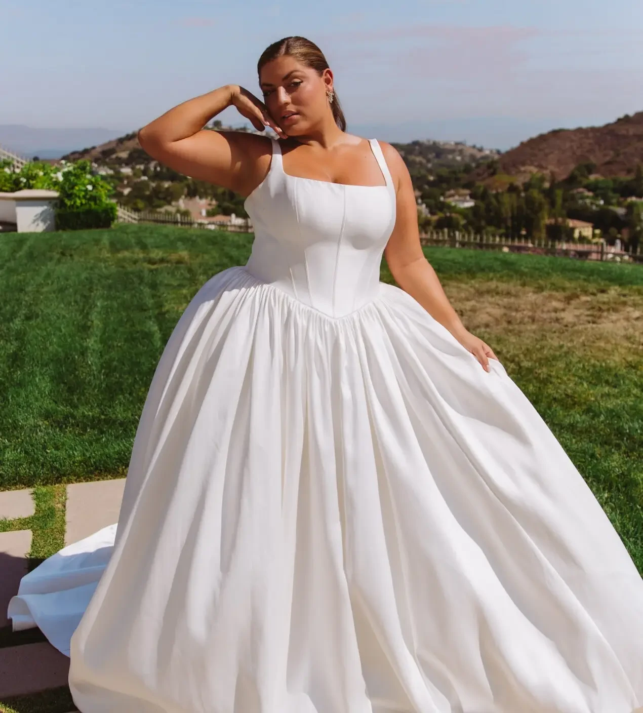 Every Body, Every Bride: Size Inclusivity At Gown Boutique Of Charleston. Desktop Image