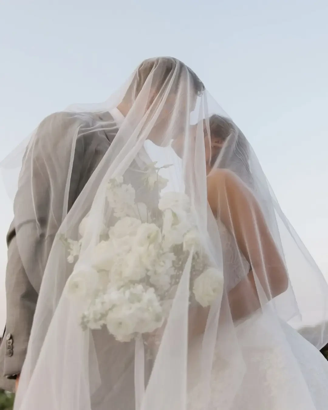 How to Choose the Perfect Veil for Your Wedding Day. Desktop Image